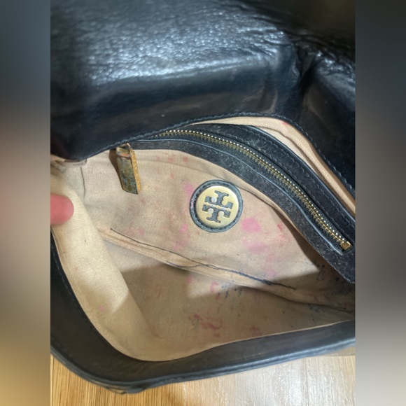 TORY BURCH women’s black leather shoulder bag with gold buckle - Picture 9 of 9